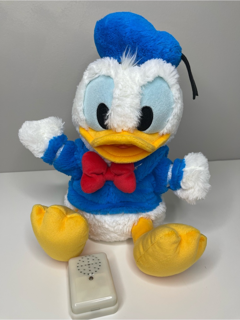 Tokyo Japan Disney Resort Donald Duck Plush Hand Puppet (With Voice Speaker)
